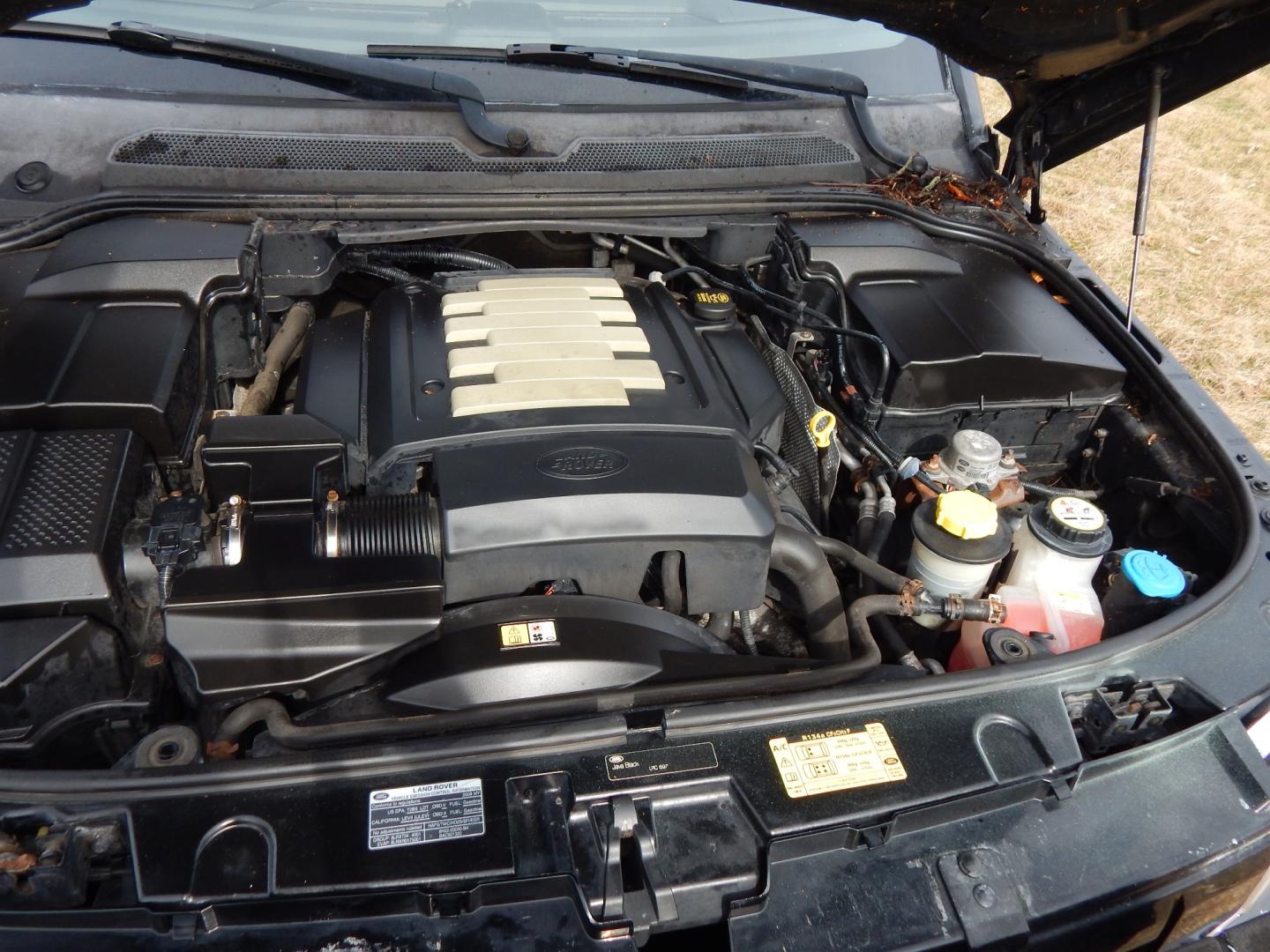 2008 Black /TAN LEATHER Land Rover LR3 SE (SALAE25408A) with an 4.4L V8 engine, Automatic transmission, located at 6528 Lower York Road, New Hope, PA, 18938, (215) 862-9555, 40.358707, -74.977882 - Here is a well cared for, One Owner 2008 Land Rover LR III. Features include all wheel drive, 4.4 Liter V8 engine runs great, automatic transmission, tilt wheel, cruise control, dual power sunroofs, dual power seats, wood grain, rear wiper, power windows/locks/mirrors, heated seats in the front an - Photo#19